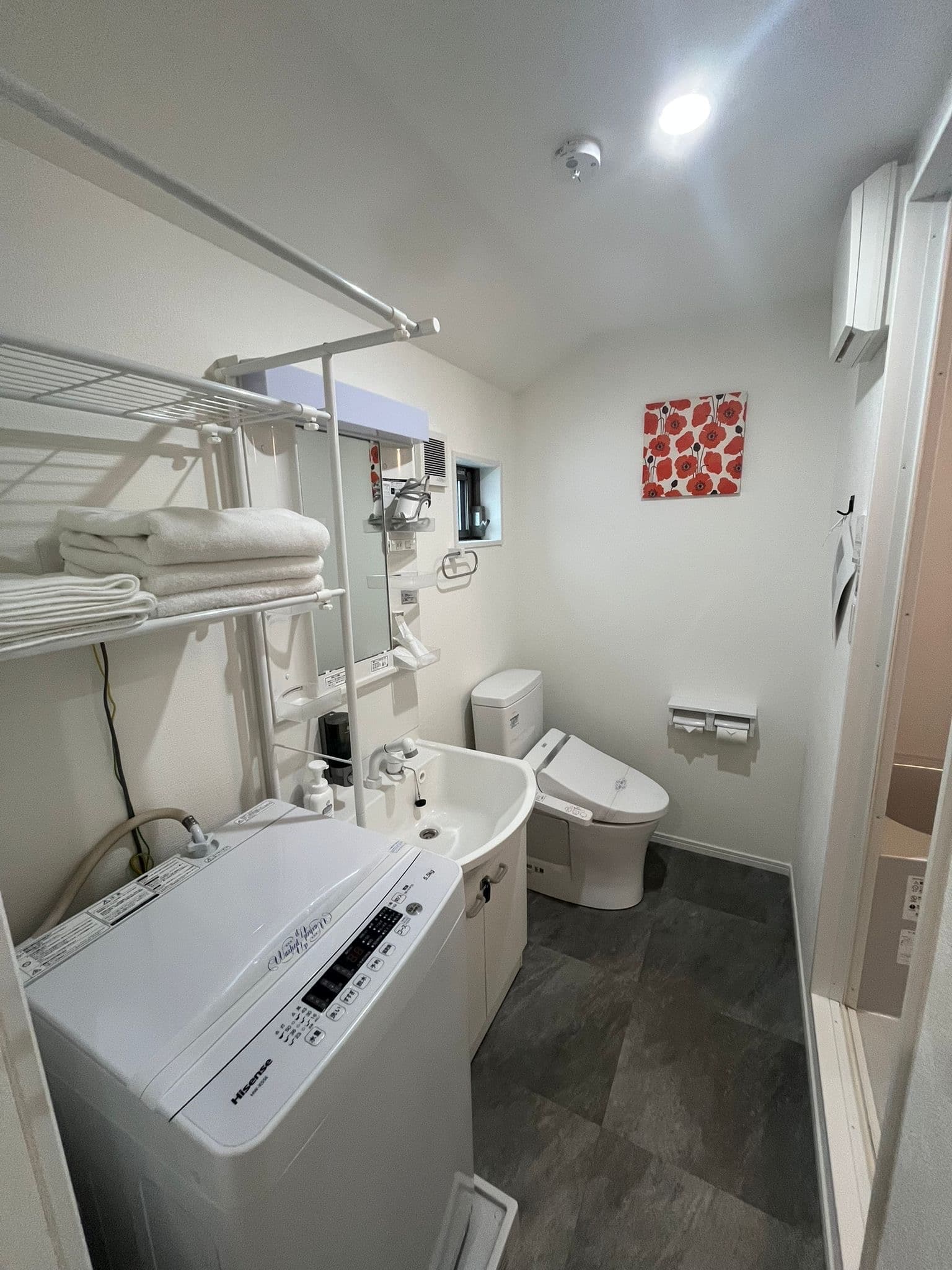 Room 201 - Image 3
