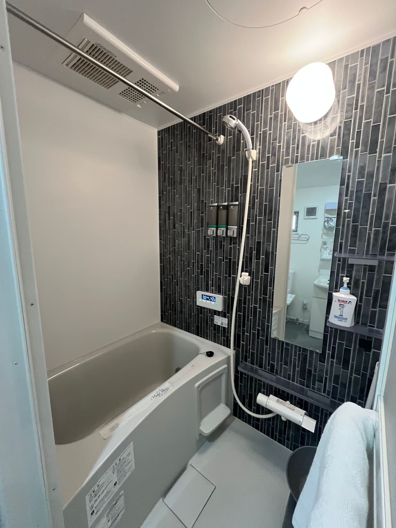 Room 201 - Image 4